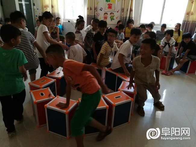 图2抢板凳.jpg