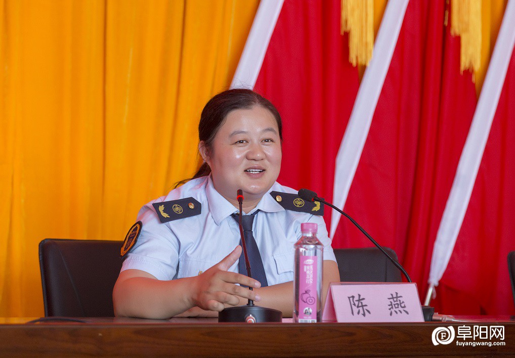 陈燕为大学生讲述孝心故事.jpg